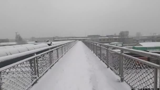 Temps Neigeux Neige Sur Passerelle Temps Hiver Caméra Déplace Sur — Video