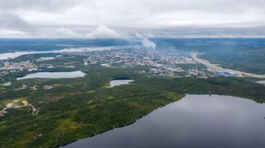 Murmansk - şehrin hava manzarası ve manzarası