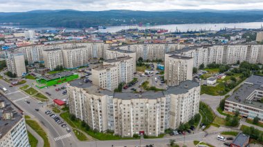 Murmansk - şehrin hava manzarası ve manzarası