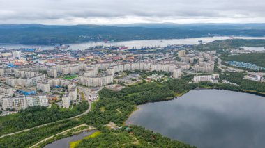 Murmansk - şehrin hava manzarası ve manzarası
