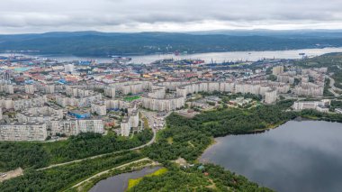 Murmansk - şehrin hava manzarası ve manzarası