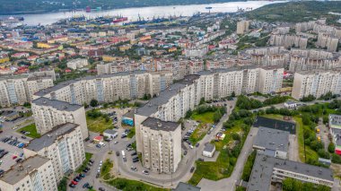 Murmansk - şehrin hava manzarası ve manzarası