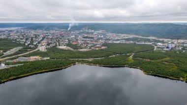 Murmansk - şehrin hava manzarası ve manzarası