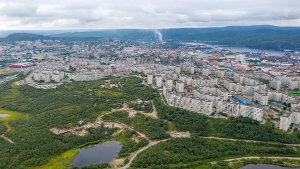 Murmansk 街と景色の空中パノラマ — ストック写真