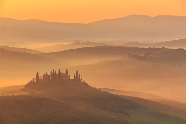 Misty Sunrise in Toscana — Foto Stock