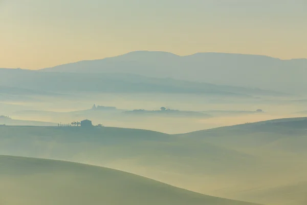 Dimmiga soluppgång i Toscana — Stockfoto