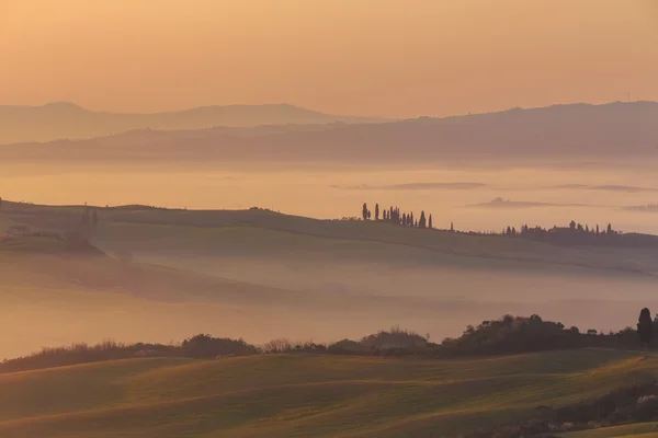 Misty Sunrise na Toscana — Fotografia de Stock