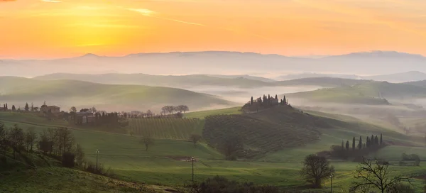 Toskana puslu gündoğumu