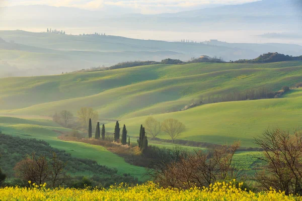 Misty sunrise in Tuscany — Stock Photo, Image