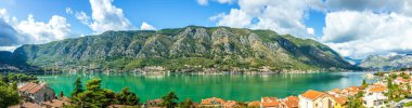 Kotor Körfezi, Karadağ 'ın güneybatısındaki Adriyatik Denizi' nin dolambaçlı körfezi..