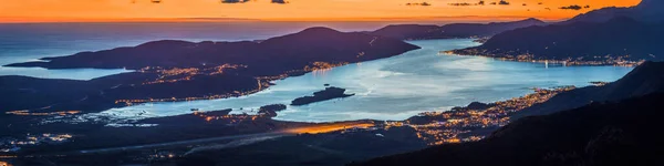 日落时由山蛇道俯瞰科托尔湾 — 图库照片