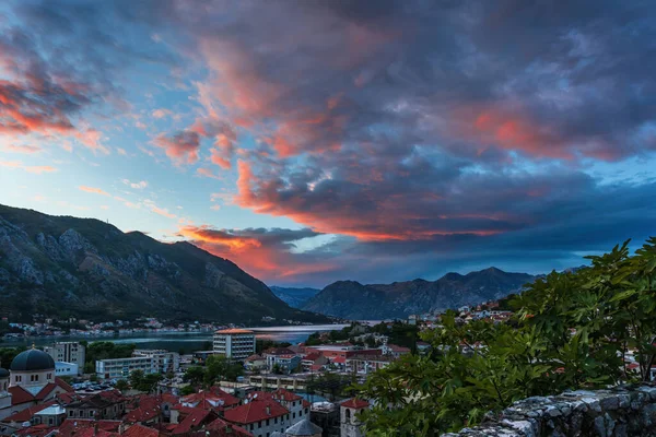 Красочные Облака Над Городом Котор Закате Черногория — стоковое фото