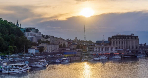 Вечір Від Мосту Педестрія Берега Районі Поділь — стокове фото