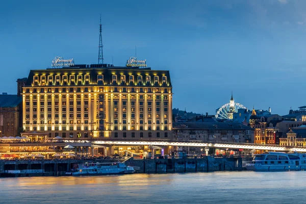 Utsikt Från Gångbro Till Vattnet Podil District Kvällen — Stockfoto