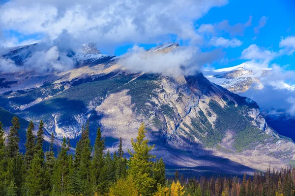 Canadian Rockies góry — Zdjęcie stockowe