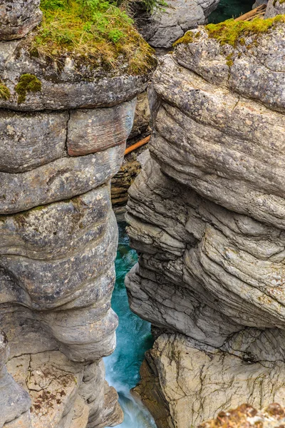 Cascadas en Maligne Canyon — Foto de Stock