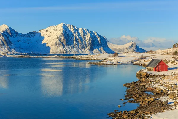 Salida del sol en las playas de Lofoten — Foto de Stock