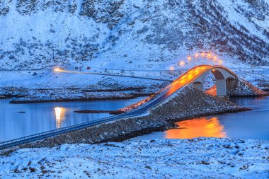Köprü gece Lofoten, Norveç