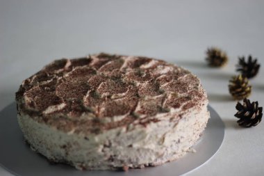 Vanilyalı çikolatalı pasta. Kızıma doğum günü pastası olarak yaptım.