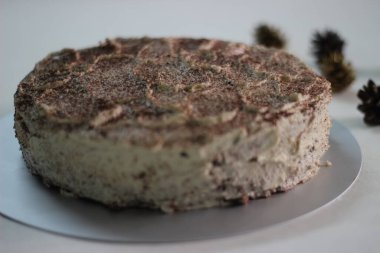 Vanilyalı çikolatalı pasta. Kızıma doğum günü pastası olarak yaptım.