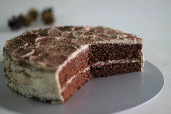 Partially Sliced Chocolate Cake Vanilla Butter Frosting Made Birthday Cake — Stock Photo, Image