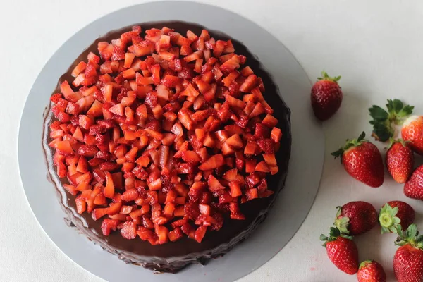 Çikolatalı Ganache Üstüne Sevgililer Günü Randevusu Için Taze Çilek Noel — Stok fotoğraf