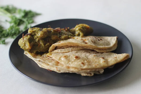 Pollo Cilantro Picante Casero Servido Con Pan Plano Indio Para —  Fotos de Stock