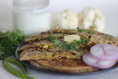 Gobi paratha ya da karnabahar paratha, karnabahar ve sebzelerle doldurulmuş bir paratha ya da parantha türüdür. Genellikle kahvaltıda kaymak, tereyağı ya da turşu ile birlikte tüketilir..
