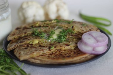 Gobi paratha ya da karnabahar paratha, karnabahar ve sebzelerle doldurulmuş bir paratha ya da parantha türüdür. Genellikle kahvaltıda kaymak, tereyağı ya da turşu ile birlikte tüketilir..