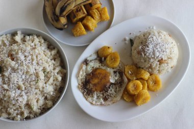 Upma ya da Uppuma, Güney Hindistan ve Sri Lanka Tamil 'de sıkça rastlanan, kurutulmuş irmik ya da pirinç unundan kalın yulaf lapası olarak pişirilen bir kahvaltı tabağıdır. Haşlanmış muz ve sahanda yumurta ile servis edilir..