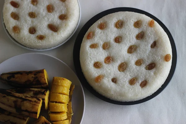 Spongy Dikukus Kue Beras Disiapkan Dengan Adonan Fermentasi Beras Dan — Stok Foto