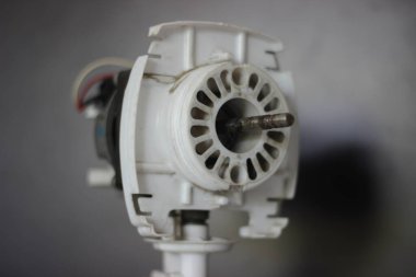 Mumbai, Maharashtra, Hindistan, 07 Mart 2021: Dönüşümlü mekanizmanın ayrıntılarıyla bir kaidesel yelpazenin motorunu açtı.