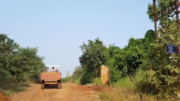 Lonavla Maharashtra Indien Mai 2021 Ein Traktor Transportiert Sand Und — Stockvideo
