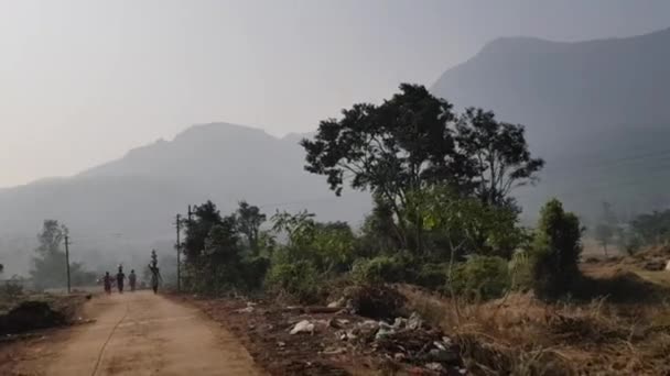 Lonavla Maharashtra Índia Maio 2021 Aldeões Carregando Vasos Cheios Água — Vídeo de Stock