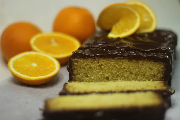 Pastel Pan Naranja Con Ganache Chocolate Decorado Con Rodajas Naranja —  Fotos de Stock