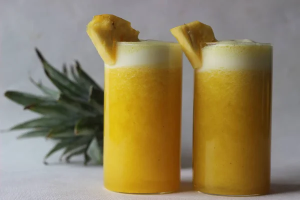 Zumo Piña Refrigerado Para Batir Calor Del Verano Jugo Casero — Foto de Stock