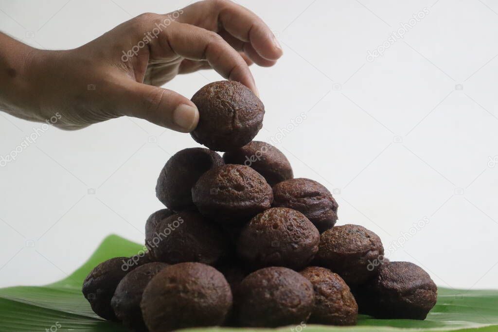 Rice fritters made with a batter of rice flour, banana, jaggery and roasted coconut pieces. Made in coconut oil. Traditional snack from the state of Kerala known as Unni appam