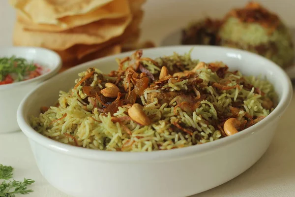 Biriyani Verde Feito Com Arroz Basmati Fervente Com Pasta Chutney — Fotografia de Stock