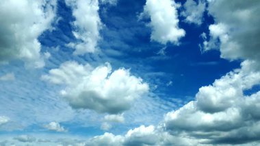 Mükemmel bulutlu gökyüzü