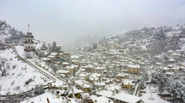 Bolu / Goynuk, mimarisini ve doğallığını koruyan ve geleneklerini devam ettiren bir yer. Kışın çok güzeldir ve insanlara güzel manzaralar sunar..