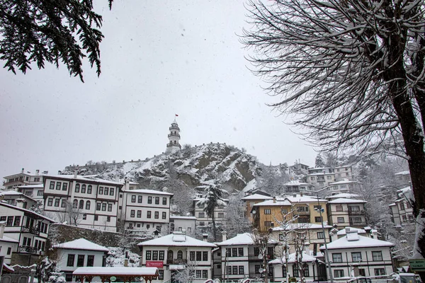 Bolu / Goynuk, mimarisini ve doğallığını koruyan ve geleneklerini devam ettiren bir yer. Kışın çok güzeldir ve insanlara güzel manzaralar sunar..