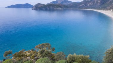 Türkiye 'nin Fethiye ilçesi Oludeniz' in inanılmaz manzarası. Sıcak iklimi ve temiz havası nedeniyle, turistler için önemli bir ziyaret noktası oldu. Görülmesi gereken en güzel yerlerden biri.