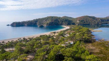 Türkiye 'nin Fethiye ilçesi Oludeniz' in inanılmaz manzarası. Sıcak iklimi ve temiz havası nedeniyle, turistler için önemli bir ziyaret noktası oldu. Görülmesi gereken en güzel yerlerden biri.