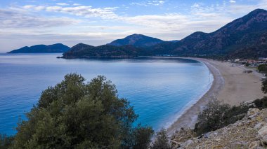 Türkiye 'nin Fethiye ilçesi Oludeniz' in inanılmaz manzarası. Sıcak iklimi ve temiz havası nedeniyle, turistler için önemli bir ziyaret noktası oldu. Görülmesi gereken en güzel yerlerden biri.