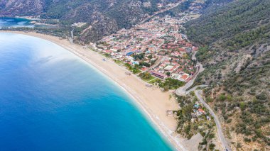 Türkiye 'nin Fethiye ilçesi Oludeniz' in inanılmaz manzarası. Sıcak iklimi ve temiz havası nedeniyle, turistler için önemli bir ziyaret noktası oldu. Görülmesi gereken en güzel yerlerden biri.