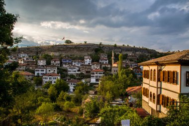 Karabuk 'un Safranbolu ilçesinin panoramik ve yüksek kaliteli manzarası. Türkiye 'nin en tarihi ve turistik yerlerinden biridir..