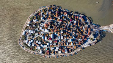 Bursa 'da yüksek çözünürlüklü muhteşem bir ada manzarası var..