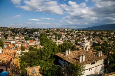 Karabuk 'un Safranbolu ilçesinin panoramik ve yüksek kaliteli manzarası. Türkiye 'nin en tarihi ve turistik yerlerinden biridir..
