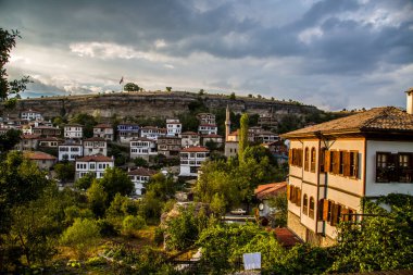 Karabuk 'un Safranbolu ilçesinin panoramik ve yüksek kaliteli manzarası. Türkiye 'nin en tarihi ve turistik yerlerinden biridir..