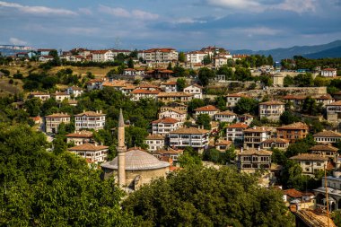 Karabuk 'un Safranbolu ilçesinin panoramik ve yüksek kaliteli manzarası. Türkiye 'nin en tarihi ve turistik yerlerinden biridir..
